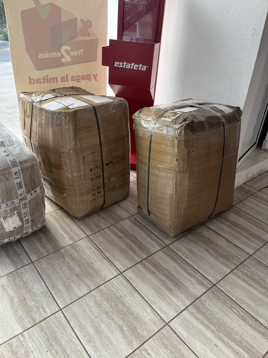 roperoboutiques's tweet photo. Llevamos más de 10 años recibiendo paquetería con ustedes pero desde hace dos meses los repartidores de Xalapa Ver. ya no quieren entregar a nuestras bodega, argumentado el volumen de las cajas, ahora tenemos que recogerlas en sucursal y en mal estado pésimo cambio #estafeta https://t.co/myC2wBODDf