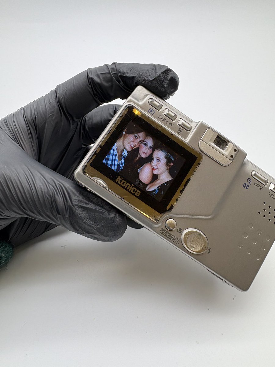 KomkovSergej's tweet photo. I get some right interesting stuff on them retro cameras ! ๐ธ LINK IN BIO #y2k #y2kcamera #cameray2k #retrodigital #digitalretro #retrocameraclub #digitalcameray2k #komkovcameras #digicam #digicams #retrodigicam #y2kdigitalcamera #depop #depopseller #depopshop #depopcommunity https://t.co/H8KAbgLCzm