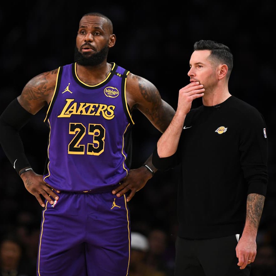 LegionHoops's tweet photo. JJ Redick was asked if he knows when LeBron will rejoin the Lakers.

His response: “No.”

(via @khobi_price) https://t.co/cCLGwnGZIM