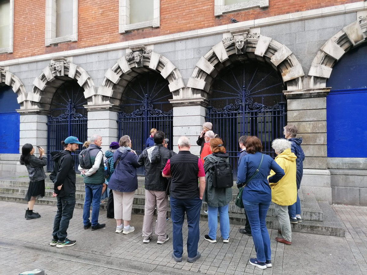 Looking for a unique gift this Christmas? Why not treat someone special to an In Our Shoes Walking Tour? It’s the perfect way to explore the streets of The Liberties, hear fascinating stories, and create lasting memories. A thoughtful gift that supports a local social enterprise!