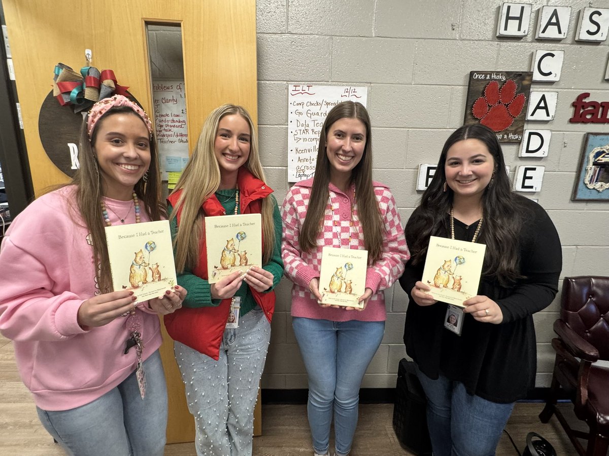 Hasty_Huskies's tweet photo. 📚 Our Superintendent, MED surprised our new teachers with a heartfelt gift: the inspiring book "Because I Had a Teacher." It's a beautiful reminder of the profound impact educators have on their students' lives. Let's celebrate the incredible influence of teaching together! https://t.co/Z4xFwlCz7G