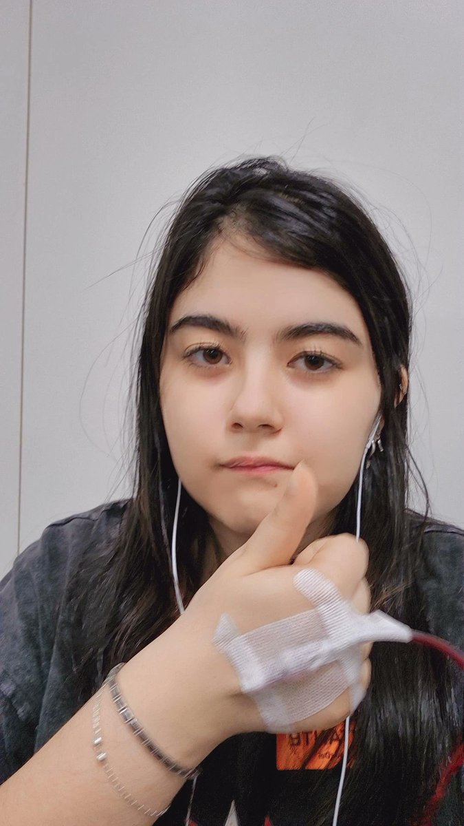 cvntmorgana's tweet image. eu linda sem precisar fazer post pra conseguir chamar atenção de homem pq tenho um namorado q me ama // jorge solteira sozinha no hospital
kkkkkkk ta bom bixo