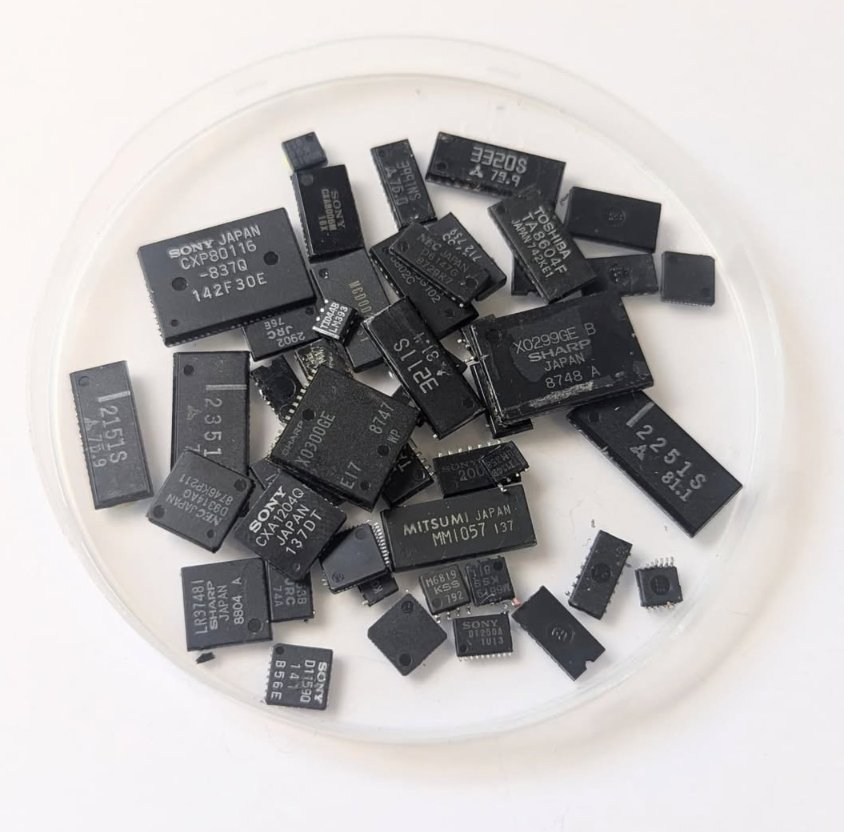 LEDcollector's tweet photo. #Decapped some epoxy #ICs in #acid taken from an old Sony camcorder, revealing some nice #silicon, #silicondies https://t.co/d5j4ojUvoh