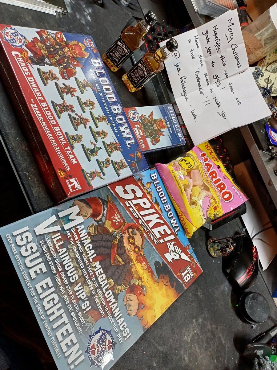Mr_Spadge's tweet photo. My #hohohobbyvices gift has arrived - nice! 🤘😎

My snotlings now have some rivals to go compete with 😁

#warhammer #bloodbowl https://t.co/pXS0qlG8V5