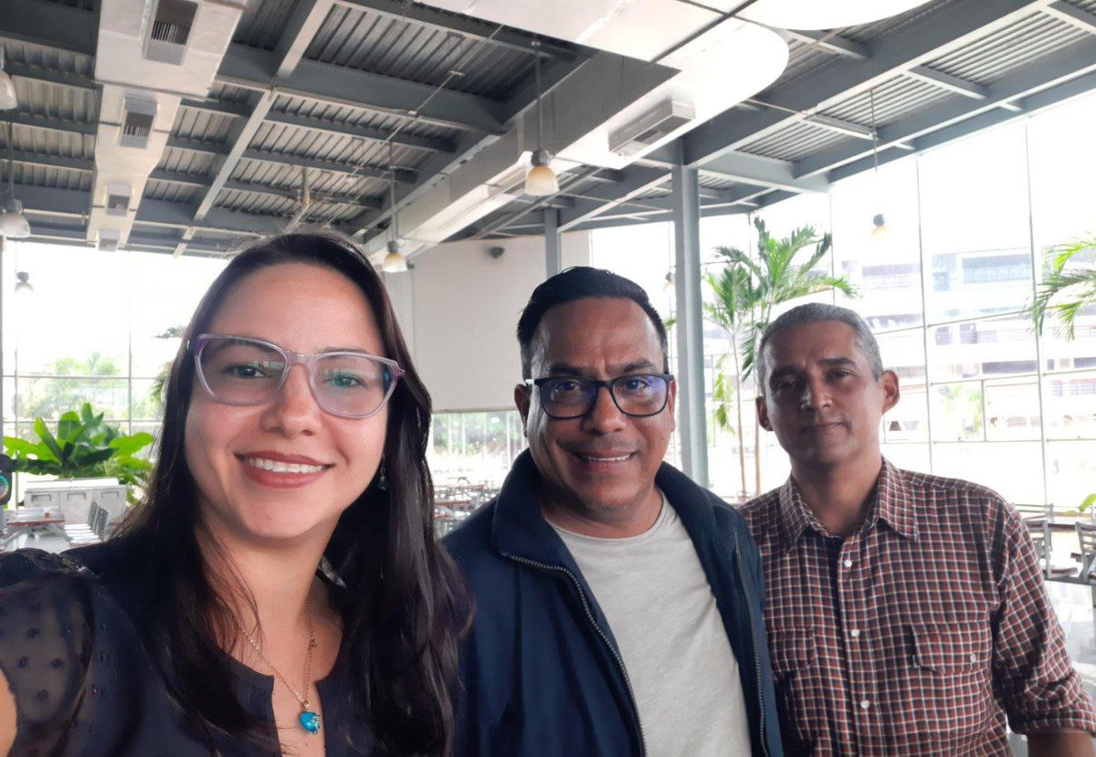 UcSsst's tweet photo. En nombre de todo el equipo de @UcSsst, queremos felicitar y agradecer la valiosa labor realizada por el director Luis Rubi y su equipo, en conjunto con las autoridades de la @UCarabobo , para la organización y realización del tradicional almuerzo de fin de año https://t.co/3EncIPkQIE