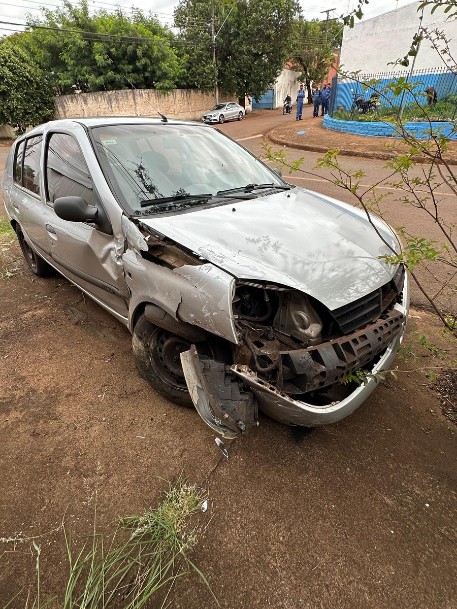 fallsfps's tweet photo. Assim começou minha sexta feira 13... infelizmente o outro motorista atravessou a preferencial, mas graças a Deus o dano maior foi só material https://t.co/5F6KYU1svu