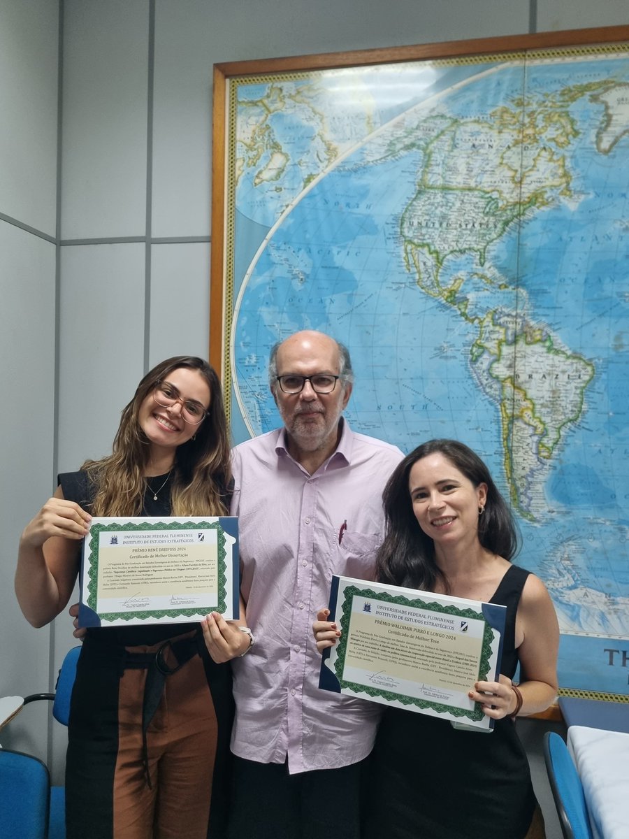 StudiesUff's tweet photo. 🎉 Parabéns às vencedoras do Prêmio René Dreifuss e Prêmio Waldimir Pirró e Longo 2023! 🏆

✨ Raquel Missagia (Doutorado - Prêmio Waldimir Pirró e Longo)

#PPGEST #PrêmioRenéDreifuss #PrêmioWaldimirPirróeLongo #ExcelênciaAcadêmica #Parabéns https://t.co/5y6arC81eD