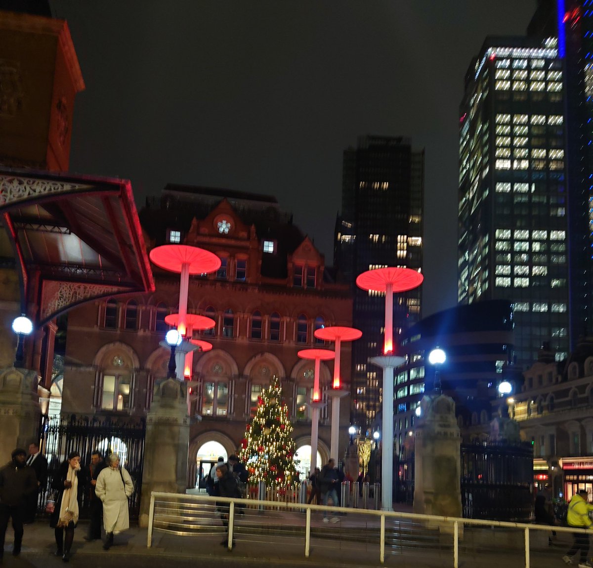 lagadranta's tweet photo. Really enjoyed leading my Christmas Trees and Lights Walk in @thecityofldn tonight @visitthecity  @cityoflondon @visitlondon https://t.co/45QiavsNyc