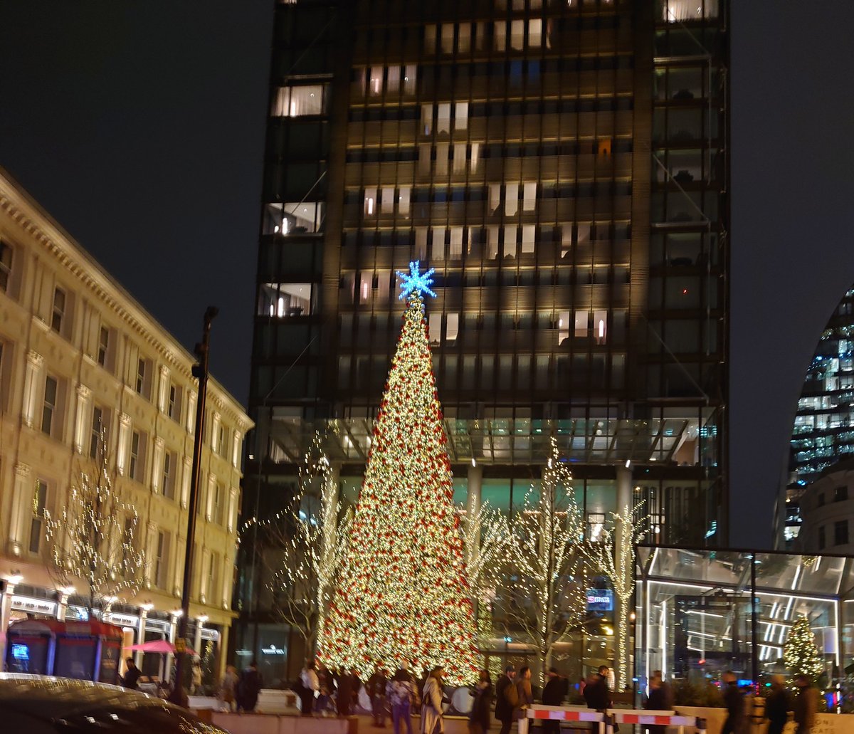 lagadranta's tweet photo. Really enjoyed leading my Christmas Trees and Lights Walk in @thecityofldn tonight @visitthecity  @cityoflondon @visitlondon https://t.co/45QiavsNyc
