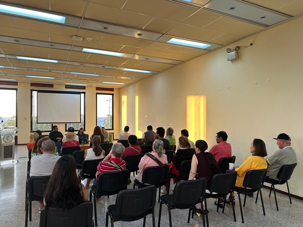 IanSimmonds's tweet photo. Gracias a Federico Díaz-Granados y Fernando Valverde por permitirnos despedir el 2024 con poesía en @Banrepcultural #SantaMarta. https://t.co/5EOUEWn4A6