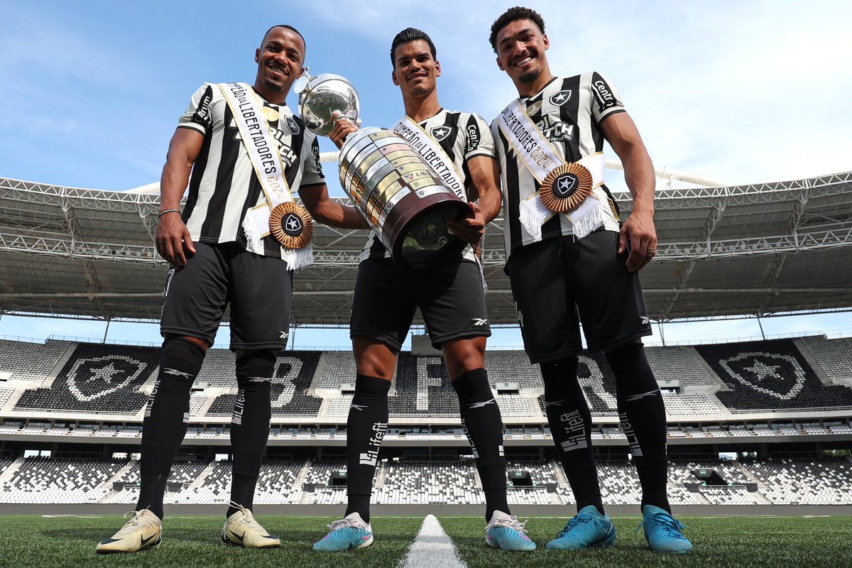 Botafogo's tweet photo. 🔥🌎🏆 #VamosBOTAFOGO
📸 Vítor Silva/BFR https://t.co/iqkh3MVe2J