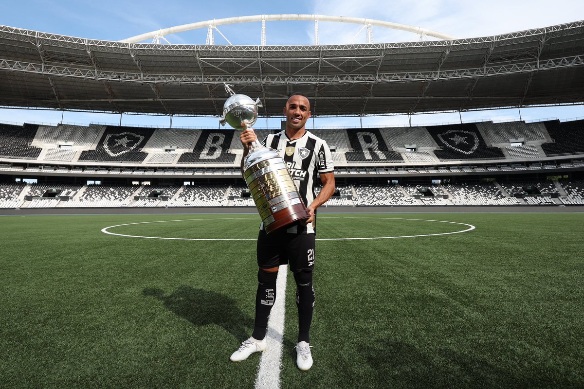 Botafogo's tweet photo. 🔥🌎🏆 #VamosBOTAFOGO
📸 Vítor Silva/BFR https://t.co/iqkh3MVe2J