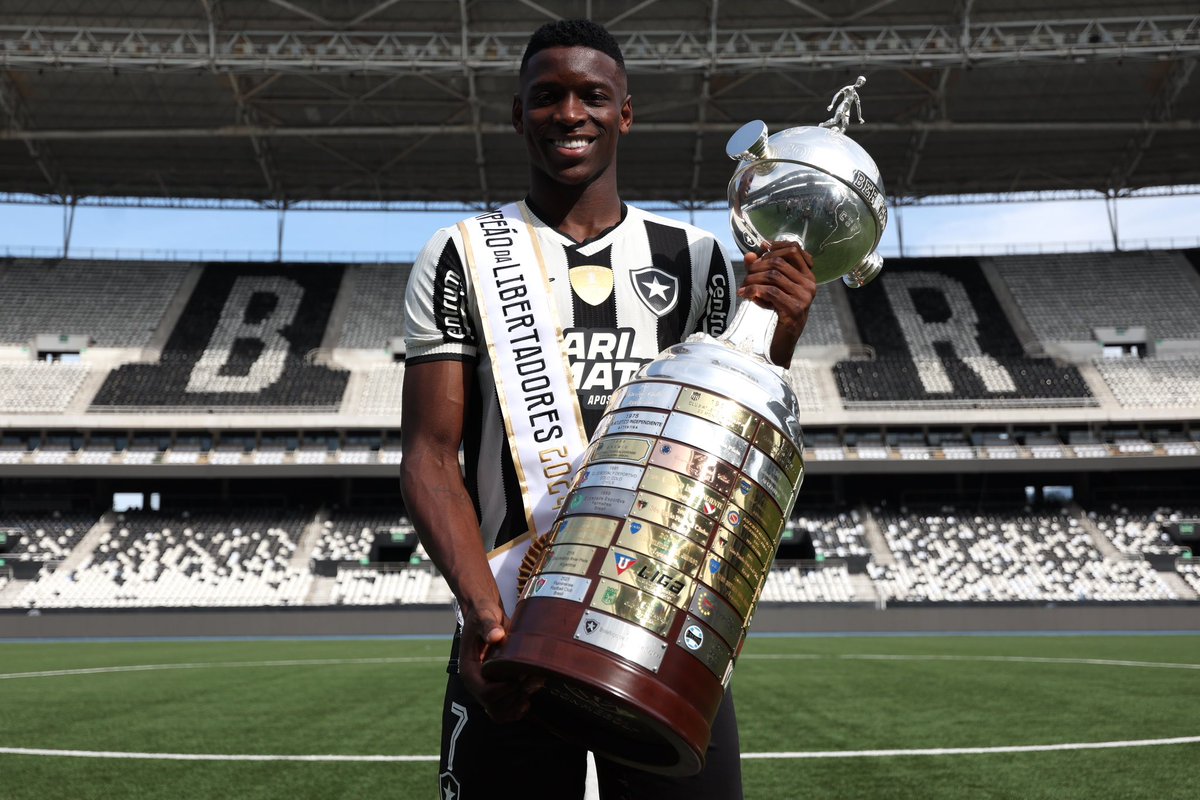 Botafogo's tweet photo. 🔥🌎🏆 #VamosBOTAFOGO
📸 Vítor Silva/BFR https://t.co/iqkh3MVe2J