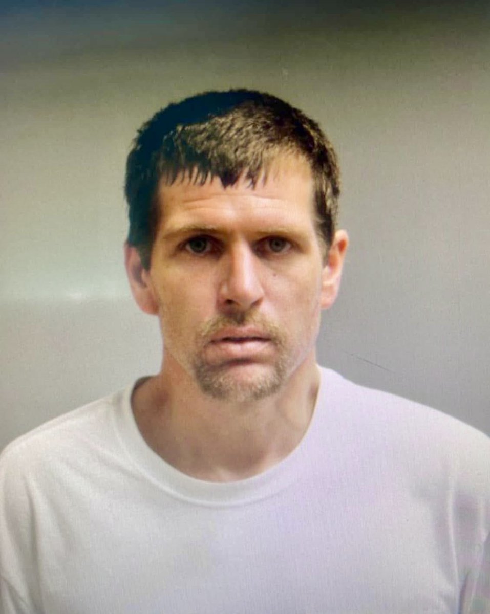 VTStatePolice's tweet photo. BREAKING: VSP is seeking a suspect in connection with the shooting late Friday afternoon of a St. Johnsbury Police Department officer. Suspect is ID'd as Scott Mason, 38: 5'11", 220lbs, brown hair, hazel eyes. Considered armed/dangerous. Call 911 if seen. (1/2) https://t.co/N8D0MUqfIW