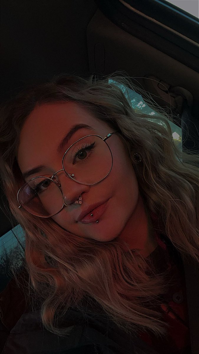 geka9400's tweet photo. lip piercing fucking hurt 🫡 https://t.co/vM9StawKNS