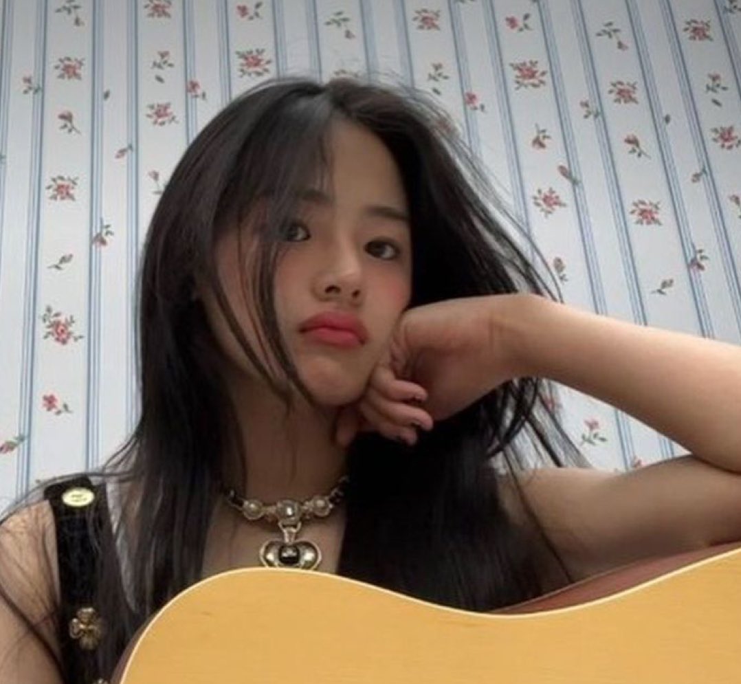 Loveabovee99's tweet photo. Minji korea &amp; Minji bekasi https://t.co/zJeSZLcEwM