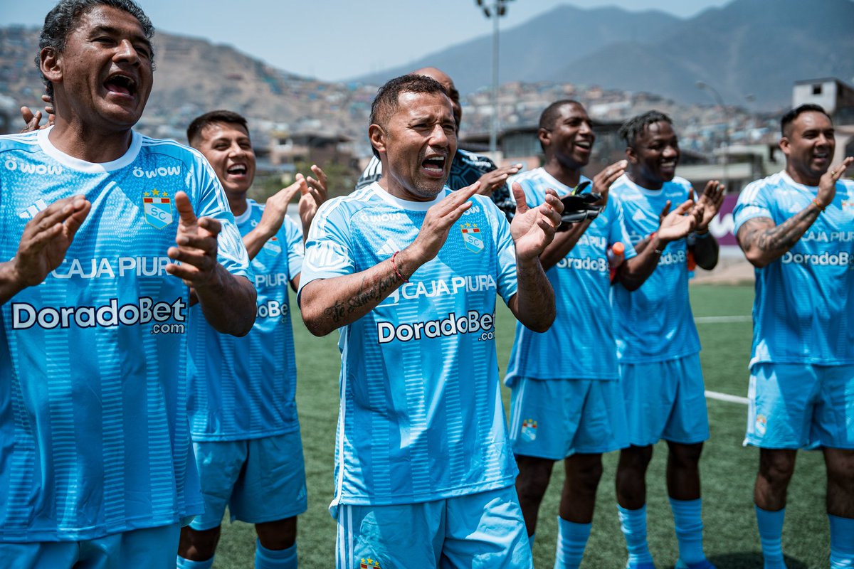ClubSCristal's tweet photo. La Máquina Celeste. 😍🩵
➡️ Tricampeones 🆚 Campeones 2000s

#69AñosDePaSCion
#FuerzaCristal https://t.co/tDOaTAUfd4