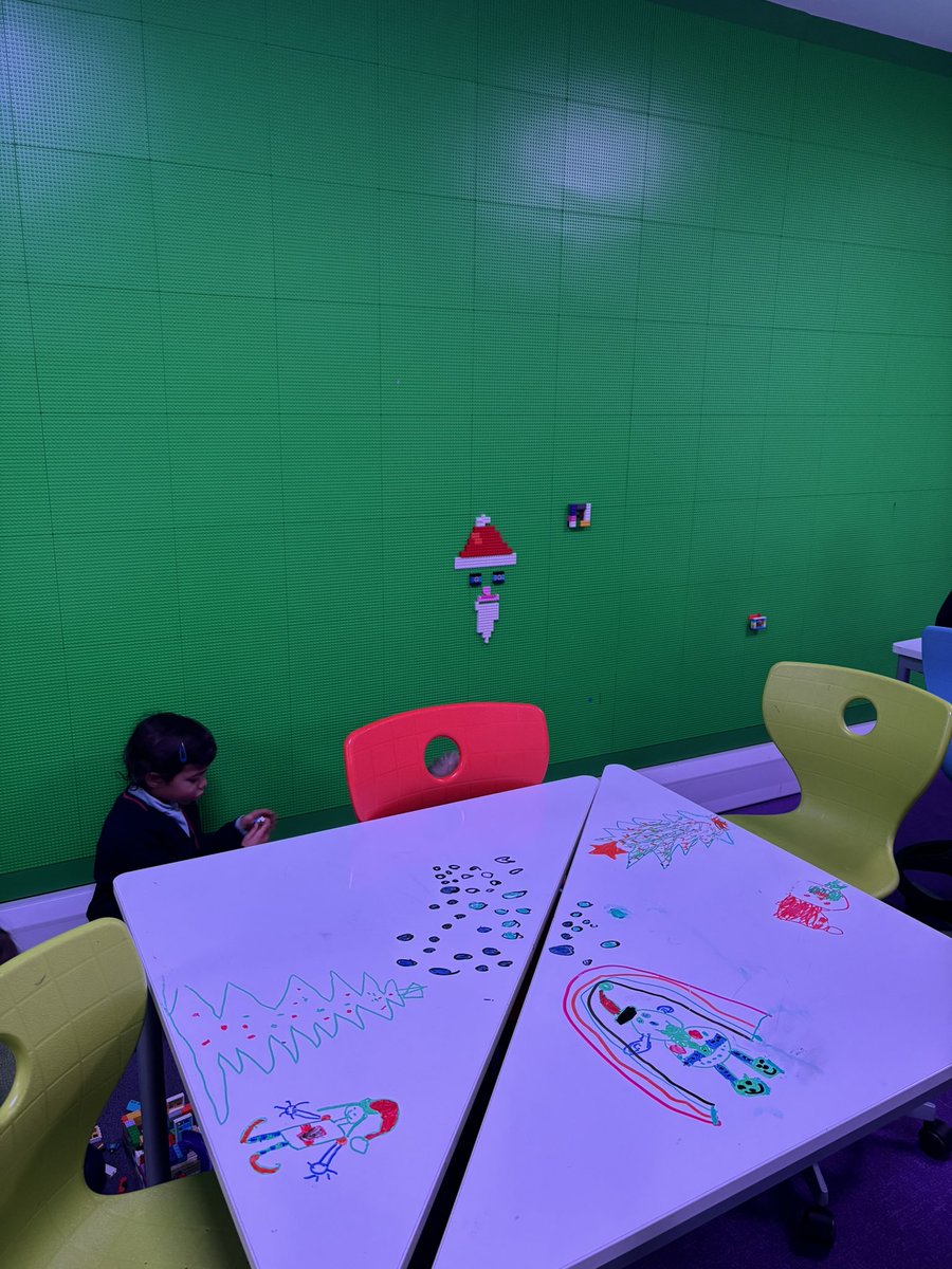 HWD_Lower's tweet photo. A fun-packed final day in year 1. We spent this morning in the BOX including a VR sleigh ride, Lego wall, interactive floor games and some great free drawing opportunities! #HazelwoodYear1 https://t.co/IJzPsuBJ2E