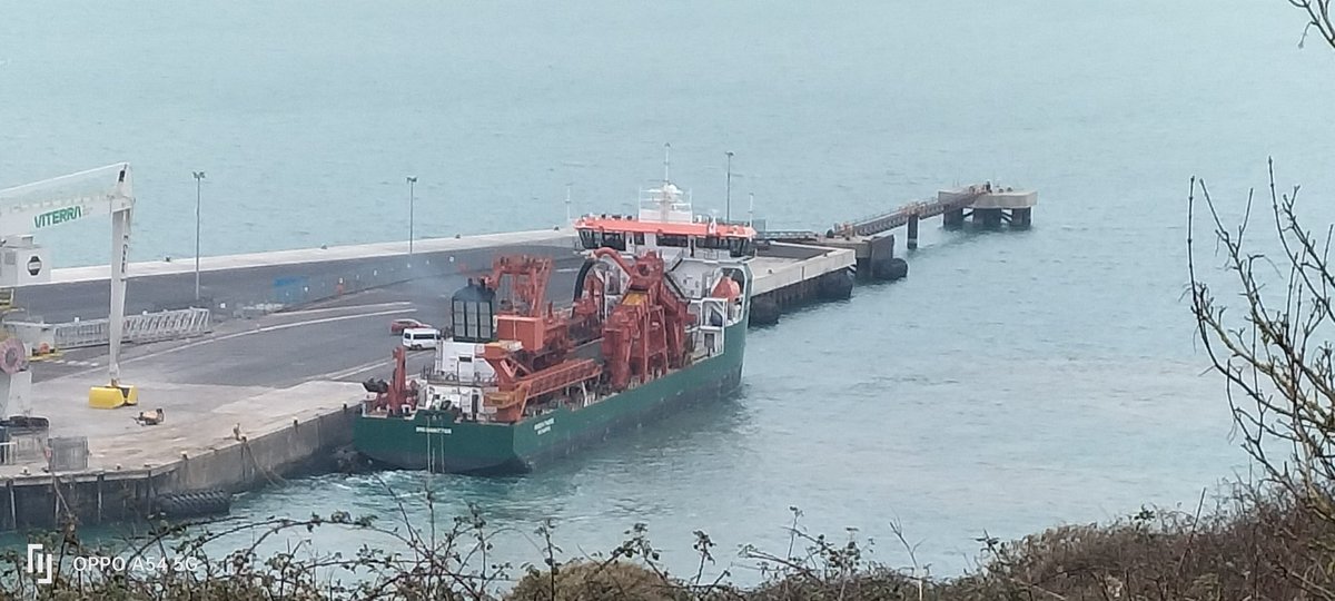 AytonJustyn's tweet photo. 🏭No Incinerator 🏭 Boycott portland port 🇬🇧 Hanson Thames 🇬🇧 in #portland on 13/12/24. A Hopper Dredger. #Weymouth #dorset #Hansonthames #photography #shipslnpics #shipspotting #HeidelbergMaterials #Shipsphotography #ships #shipping #hopperdredger https://t.co/LT5yZeRShi