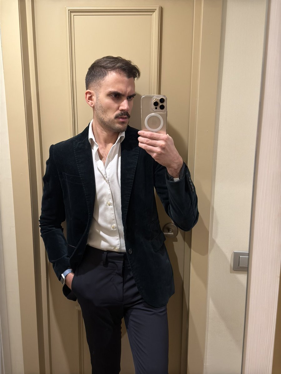 _luisclaros's tweet photo. Nos vamos de cena de empresa 🥂 https://t.co/ouXNws4a8g