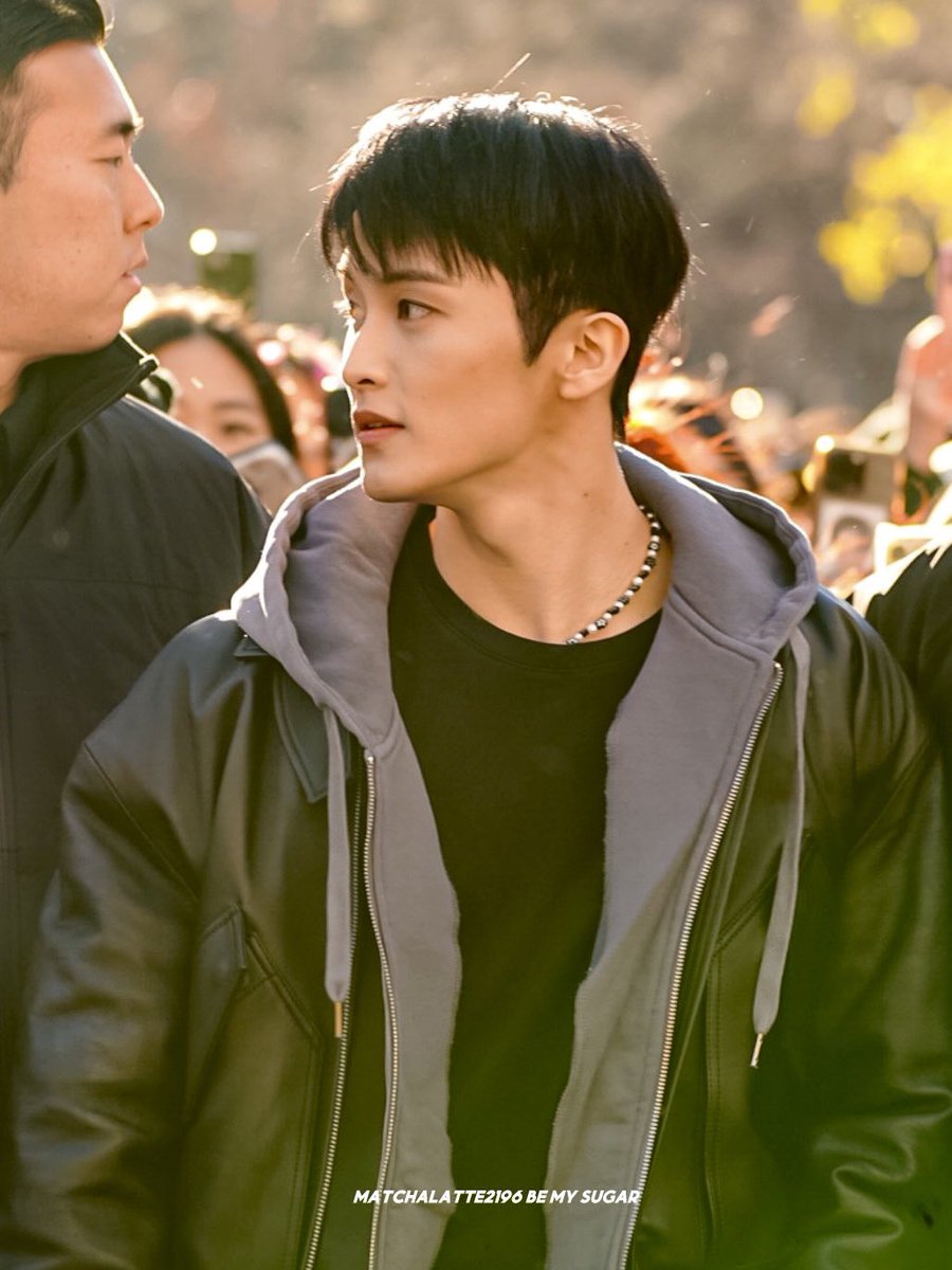 mark lee with black hair undercut