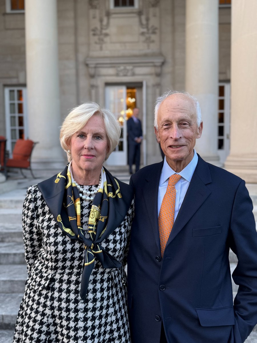 KarenPierceUK's tweet photo. The Foundation is the US affiliate of the British @nationaltrust and under her leadership is now a thriving vital partner. Ms Rickabaugh is made an honorary MBE for her incredible contribution. https://t.co/XdZGsadz46