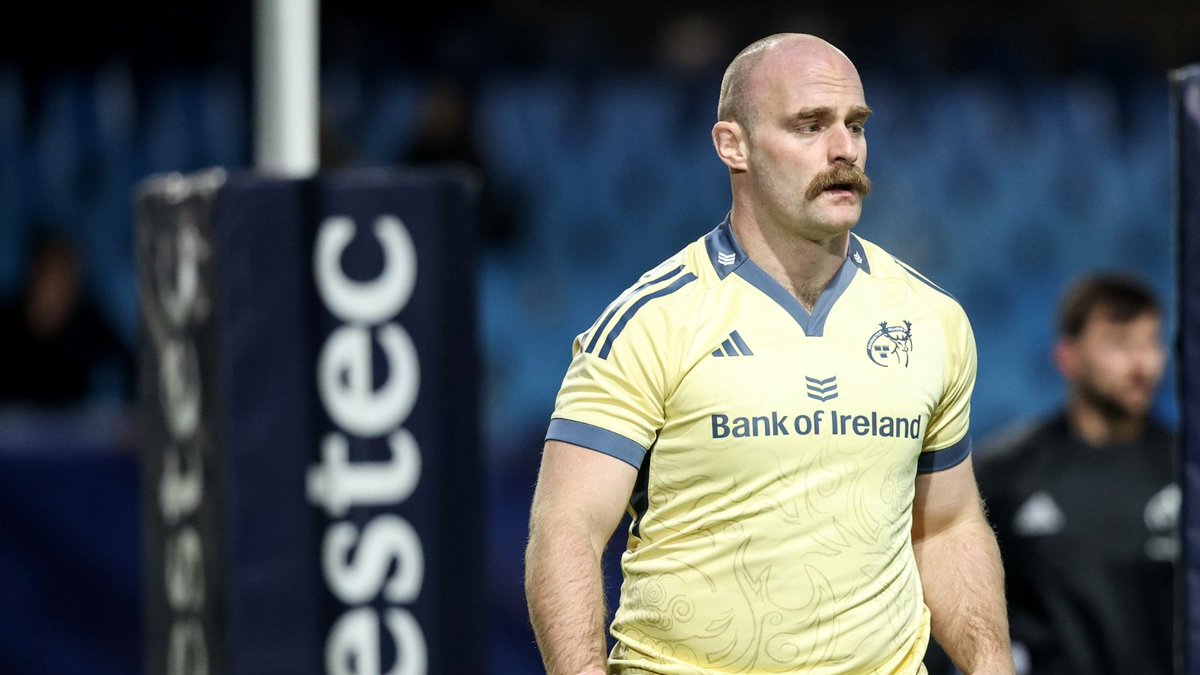 Munsterrugby's tweet image. Warming up 👊 

#SUAF 🔴 | #COvMUN