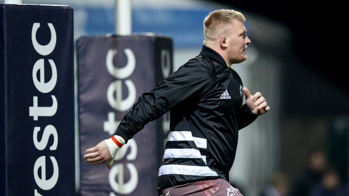 Munsterrugby's tweet image. Warming up 👊 

#SUAF 🔴 | #COvMUN