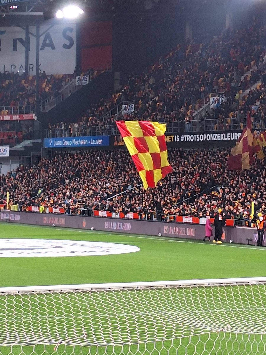 NevelsteenNele's tweet photo. 'T is weer feest💛❤️🥳 https://t.co/1dlrrfAvcx