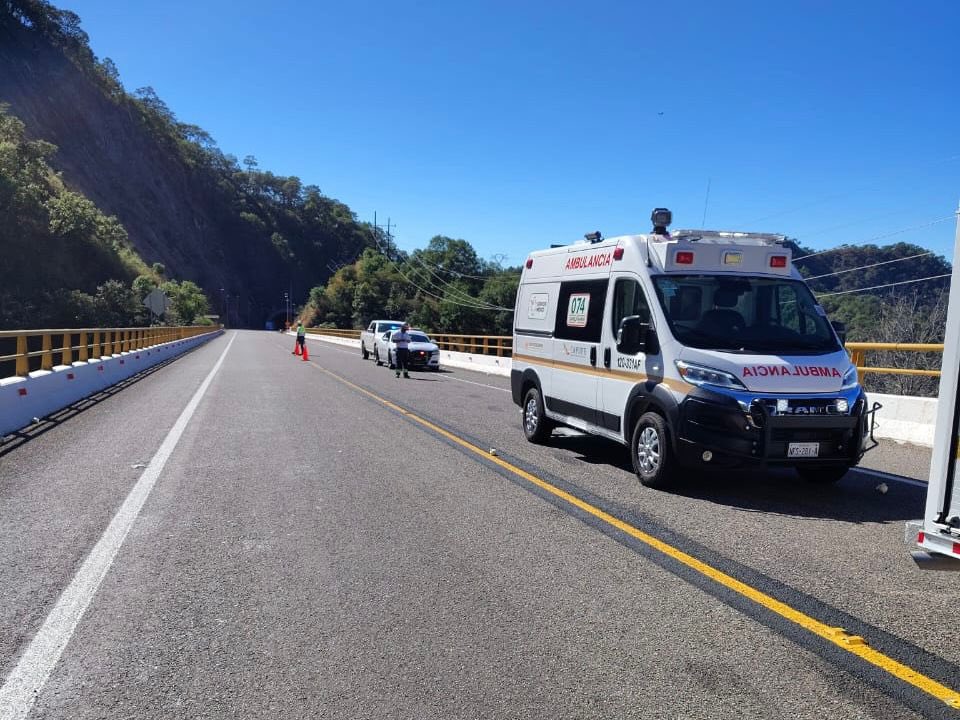 ⚠️ATENTO AVISO ⚠️

CIERRE DE CIRCULACIÓN POR ATENCIÓN ACCIDENTE, AUTOPISTA MAZATLÁN-DURANGO KM 182+250(CASI LLEGANDO AL TÚNEL SINALOENSE), CIERRE PARCIAL, NO SE REPORTAN LESIONADOS FAVOR DE SEGUIR INDICACIONES DE LAS AUTORIDADES AL CIRCULAR POR LA ZONA.