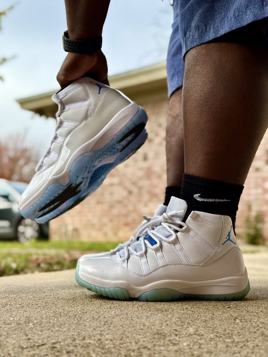 p_kicks23's tweet photo. Hope everyone gets their pair tomorrow
Todays on feet 👣 from your friendly neighborhood mailman 📬
Air Jordan 11 “Legend Blue”
Color: White/Black-Legend Blue
Style Code: 378037-117
Release Date: December 20, 2014
Price: $200
#YourSneakersAreDope #sneakeradmirals #kotd #Nike https://t.co/T1Jh4yZJkE
