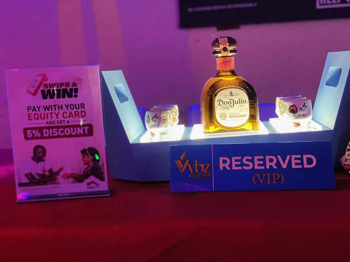 We gat some company &amp; good news from <a href="/UgEquityBank/">Equity Bank Uganda</a>. Pay with Equity Card &amp; get 5% discount tonight 

#JamboreeFridays
#EquitySwipeAndWin 
#EquityBankUganda
