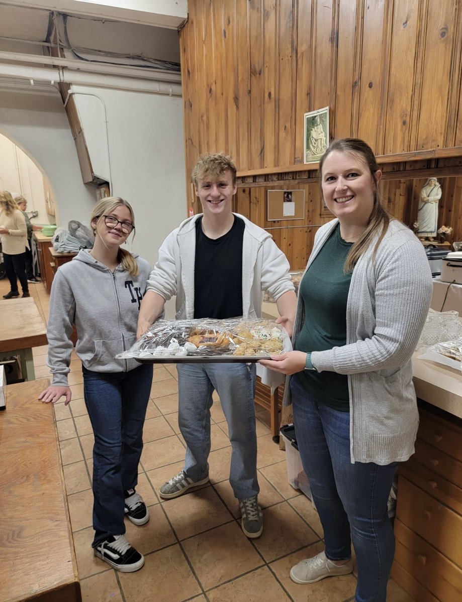 ‘Tis the season to give back to your host community.
❄️🎄🎅

Malte spends a lot of his time volunteering with his host family. He is pictured volunteering at his community church, preparing snowmobile trails, and volunteering at a recycling factory.

#asseconnect #cbyxppp