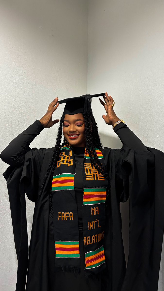 fafa_stephanie's tweet photo. Got my Master’s Degree 🎓 https://t.co/CdMIajyhUk