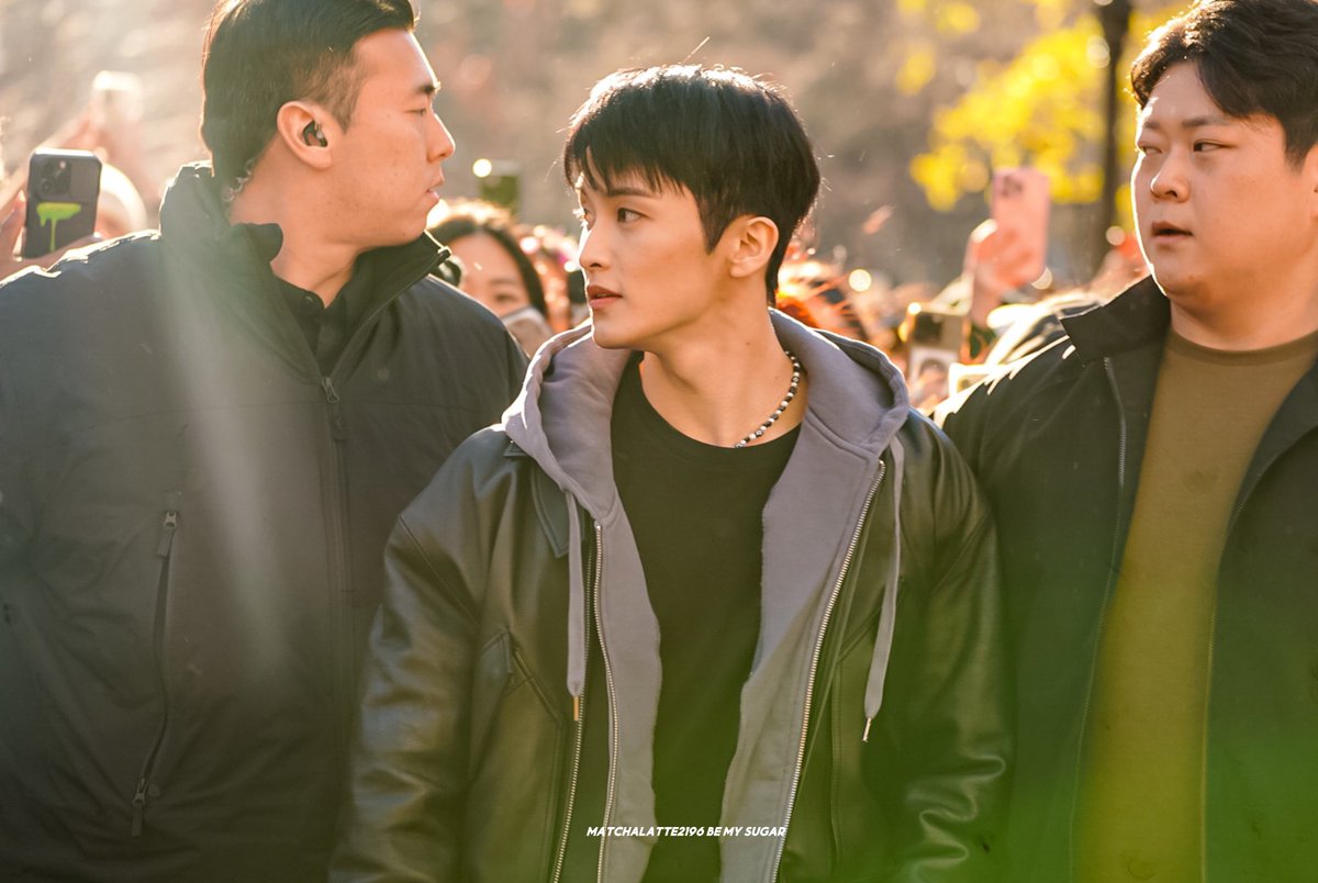 cry4lmk's tweet photo. HE’S SO ATTRACTIVE 🫠 https://t.co/EO4TGUdZhy