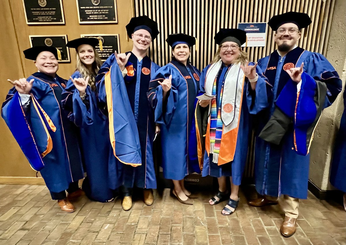 Congratulations to the six doctoral graduates from our department! 🎓 From L to R: Dr. Alejos, Dr. Taylor Roby Perez, Dr. <a href="/ClintKingsbery/">Clint Kingsbery</a>, Dr. Laura Ancira, Dr. Graciela Escobedo Bell &amp; Dr. @joshanzaldua