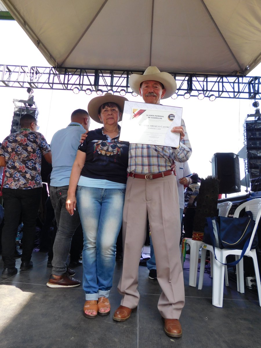 En el pasado Festival Folclórico y Turístico del llano en el municipio de San Martin, la organización de las cuadrillas de San Martin me dio un reconocimiento por mi labor y vida artística. MUCHAS GRACIAS.