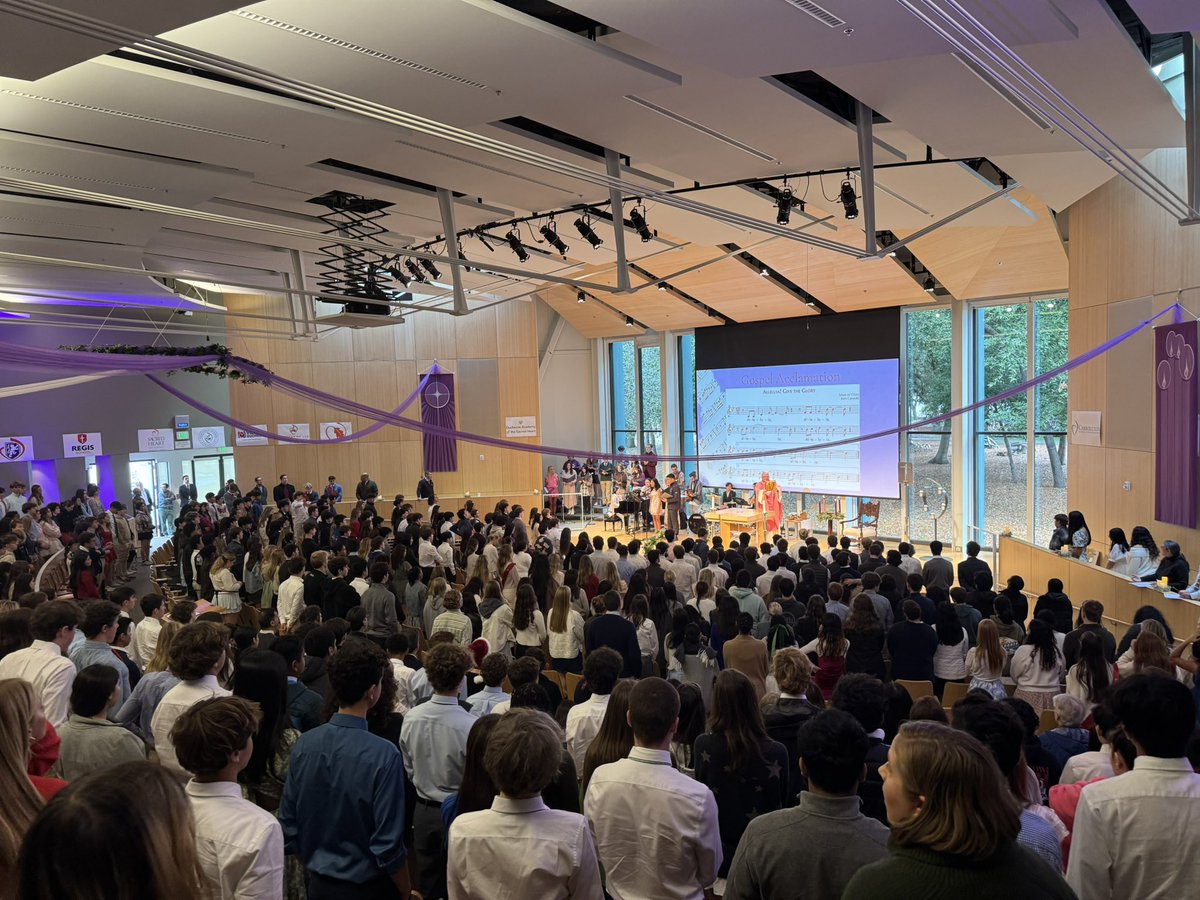 SHS RIGHT NOW: The entire SHP community is gathered for Advent Mass, praying for all—and each other—in this holy season. #shsatherton #seasonofadvent #wearesacredheart