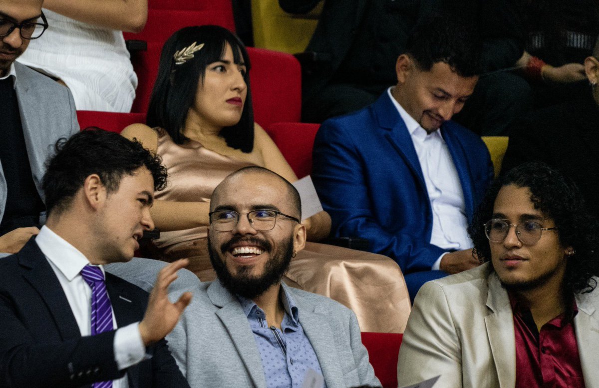 udistrital's tweet photo. #OrgulloUD || 🙌 Tenemos 103 nuevos graduados de la Facultad de Artes ASAB (@arteasab). 🎓
Durante esta ceremonia la alegría, felicidad y orgullo de estudiantes y familiares fue el protagonista. 💫 https://t.co/OMyBdFJTvD