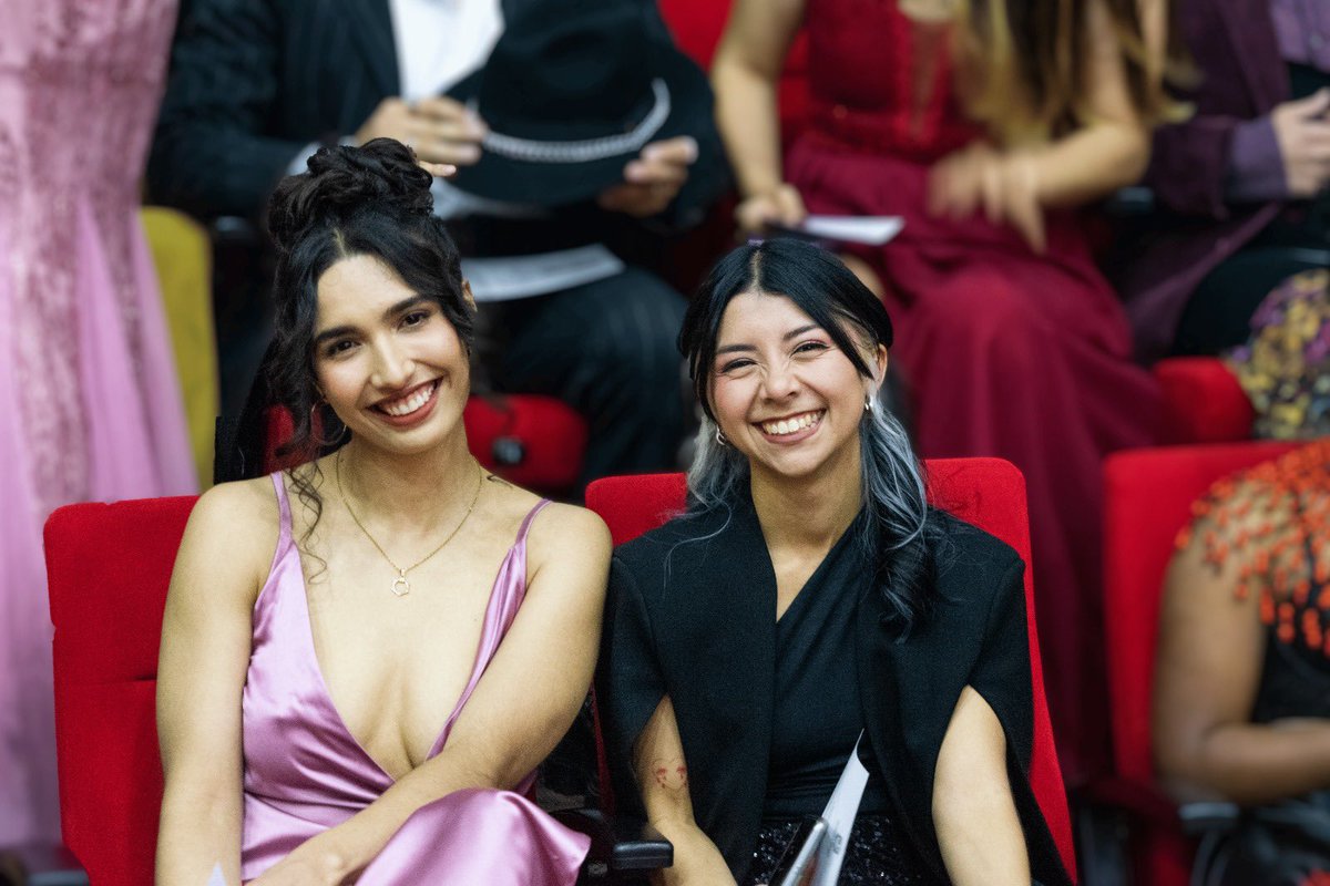udistrital's tweet photo. #OrgulloUD || 🙌 Tenemos 103 nuevos graduados de la Facultad de Artes ASAB (@arteasab). 🎓
Durante esta ceremonia la alegría, felicidad y orgullo de estudiantes y familiares fue el protagonista. 💫 https://t.co/OMyBdFJTvD