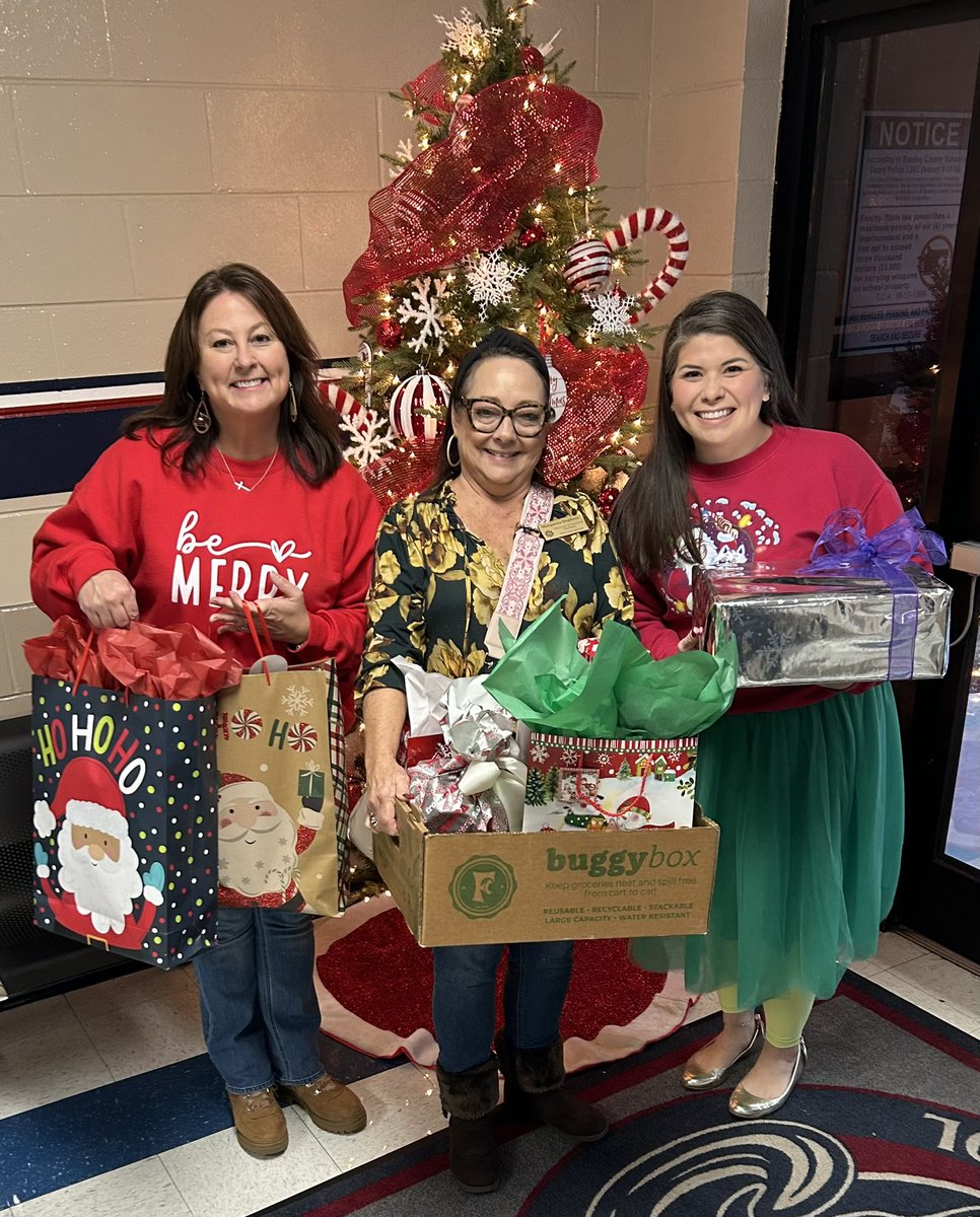 We are so grateful for the generous Christmas  donations from the Pilot Club of Cleveland for some precious students.

🌟AND a HUGE congratulations to Danielle Austin for being named the Pilot Club of Cleveland Special Education Teacher of the Year!!🌟