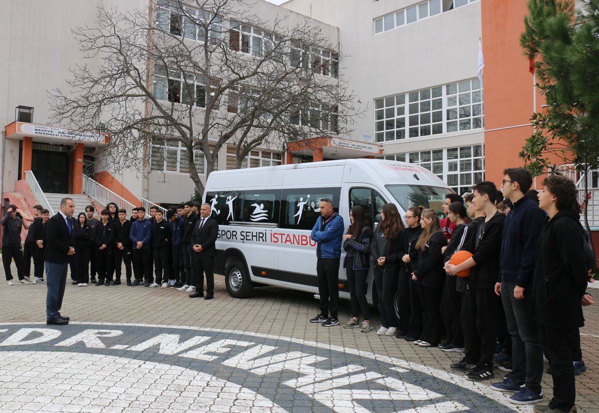 Tuzlamem's tweet photo. İstanbul Valiliği tarafından “Spor Şehri İstanbul” projesi kapsamında Behiye Dr. Nevhiz Işıl Anadolu Lisesi ve Tuzla ilçesi sporcu öğrencilerimizin müsabakalara gidip gelirken kullanımları amacıyla Minibüs tahsis edildi.

İlçe Milli Eğitim Müdürümüz Metin ÇANGIR, Behiye Dr. Nevhiz Işıl Anadolu Lisesi ziyaret ederek Tuzla ilçemiz öğrencilerine minibüsün hayırlı olmasını ve öğrencilerimize spor müsabakalarında başarılar diledi.

Öğrencilerimize destekleri için İstanbul Valisi Sayın Davut GÜL’e ve Tuzla Kaymakamı Sayın Ümit Hüseyin GÜNEY’e teşekkür ederiz.

https://t.co/DBvWhcvbhB

@tcmeb
@istanbulilmem
@MucahitYentur
@metincangir