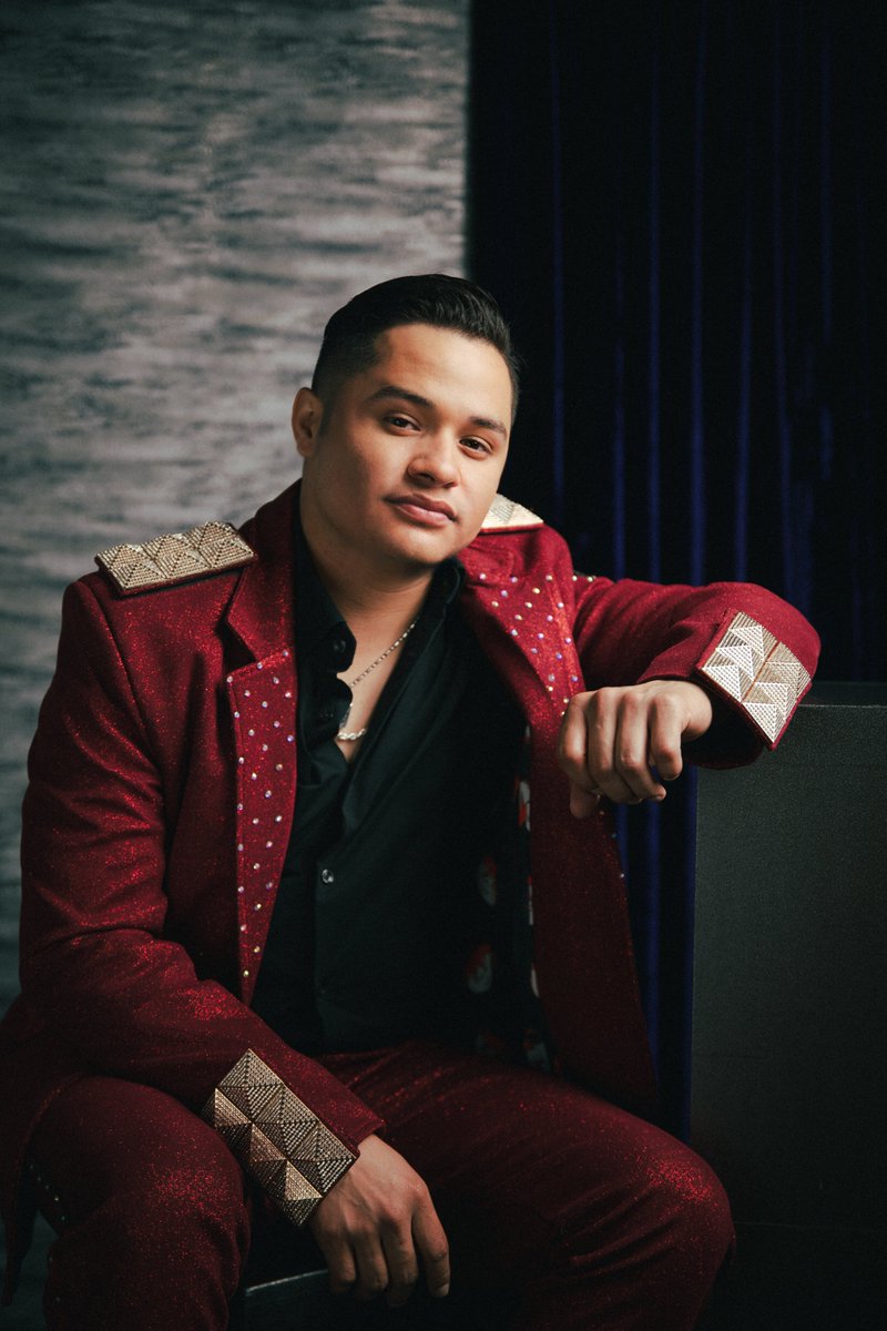 BANDARECODITOSS's tweet photo. Raza! Andamos de fiesta! 😎🔥 Hoy cumple años una pieza fundamental de Banda los Recoditos! Muchísimas felicidades a nuestro amigo, compañero y cantante Rafa! Por muchos años más de amor, musica y exito! 🥳🎊 https://t.co/oS2FLBsibu