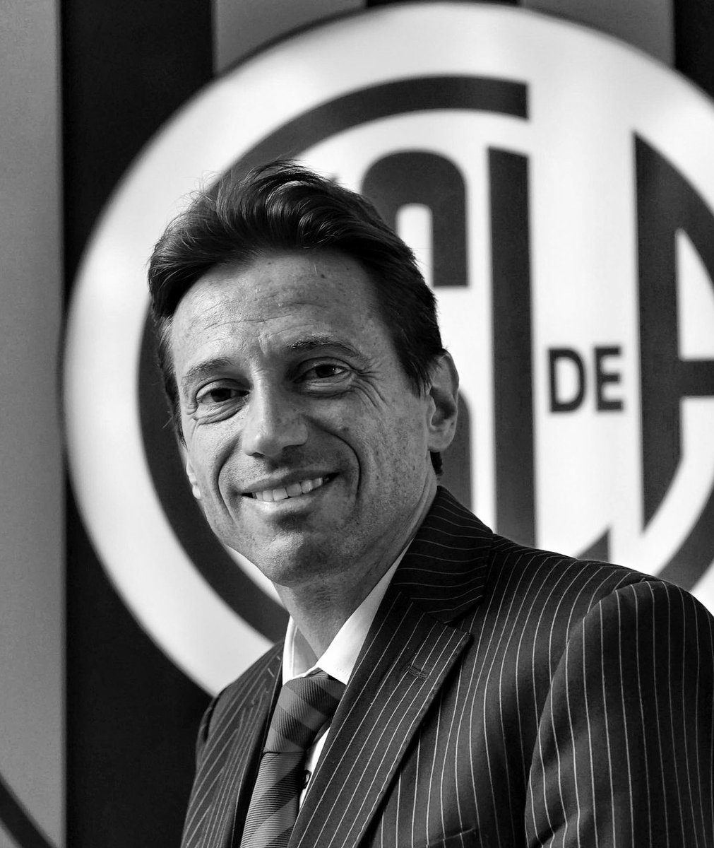 La cláusula de salida de #Sosa era de U$D 20M, no hay contexto que justifique su venta por menos de UN MILLÓN.

Once de meses de gestión. Vacían #SanLorenzo, delincuentes.