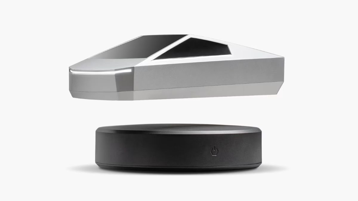 TheTechOutlook's tweet image. 🚗✨ Tesla has just launched a $250 Levitating Cybertruck model!

#Tesla #Cybertruck #CollectorItem #LevitatingCybertruck #TeslaModel #TeslaFans #TechToys #Innovation