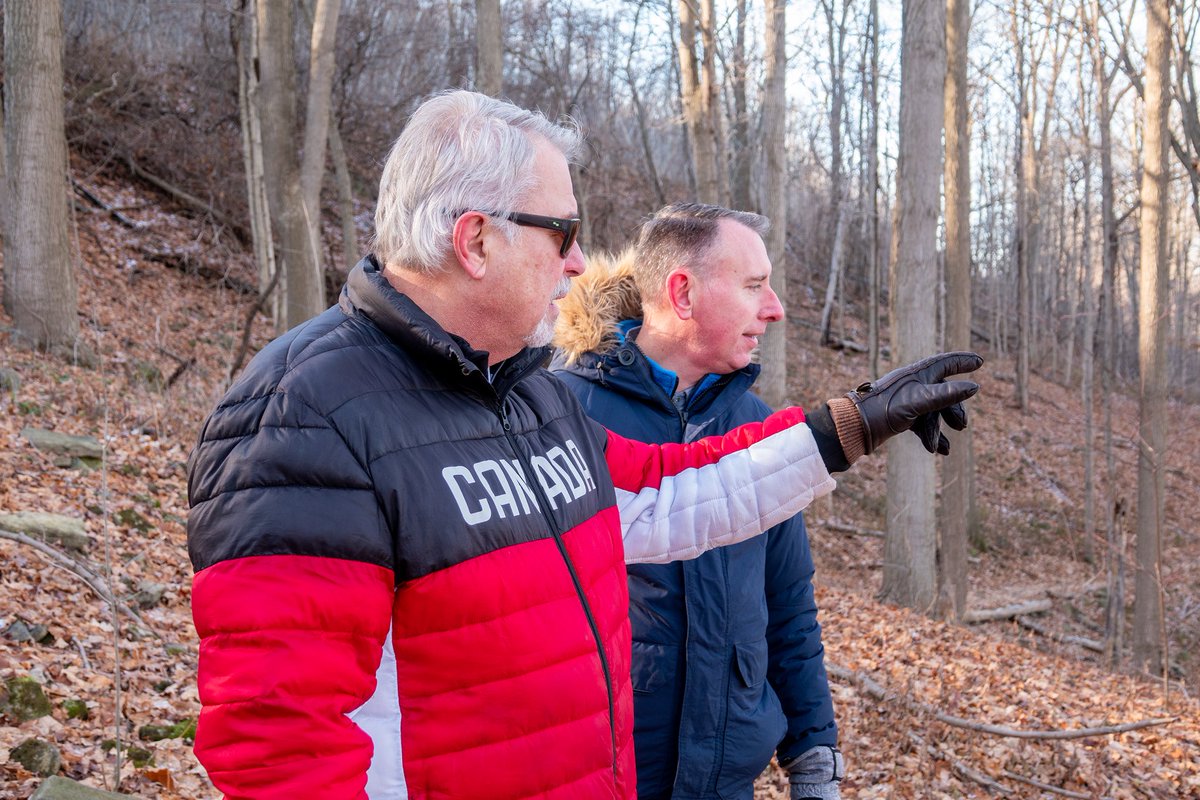 NeilLumsdenMPP's tweet photo. ���� We should all take more meetings outside.

Took a cool morning hike with @BruceTrail_BTC CEO Michael McDonald through the trail in #StoneyCreek. 

#DYK the Bruce Trail is the oldest and longest continuous marked hiking trail in Canada? https://t.co/VA8JzG33tY