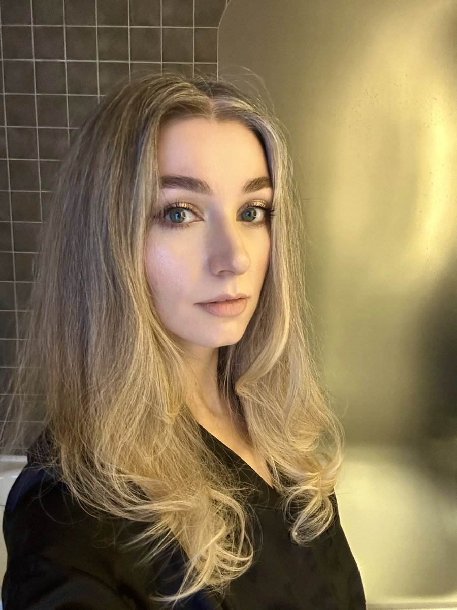 Лицо человека, переживающего самый хуевый месяц в жизни. Ладно, самое время оттолкнуться и вынырнуть.