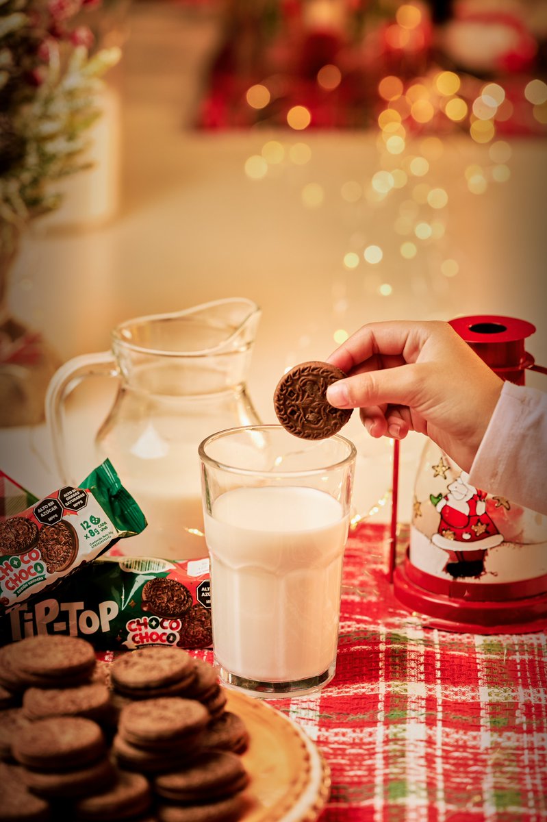 g_caledonia's tweet photo. Cada una es un pedacito de felicidad que añade dulzura a nuestras celebraciones. 🍫😋
¡OJO! Recuerda guardarle a Santa sus galletas Choco Choco. 🎅🏼 🌟
#GalletasCaledonia #Caledonia #TipTop #ChocoChoco https://t.co/UzkZPX9TT8