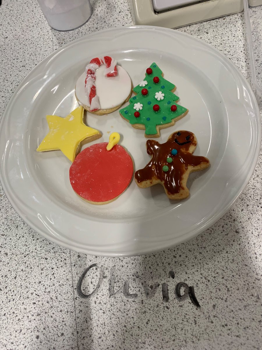 StBensHFT's tweet photo. It is icing sugar season in HFT🎄🎅🏼 zero dietary goals being met, but lots of food science and decorating skills on display. Merry Christmas @stbenedictsren https://t.co/3hEPJeMz8q