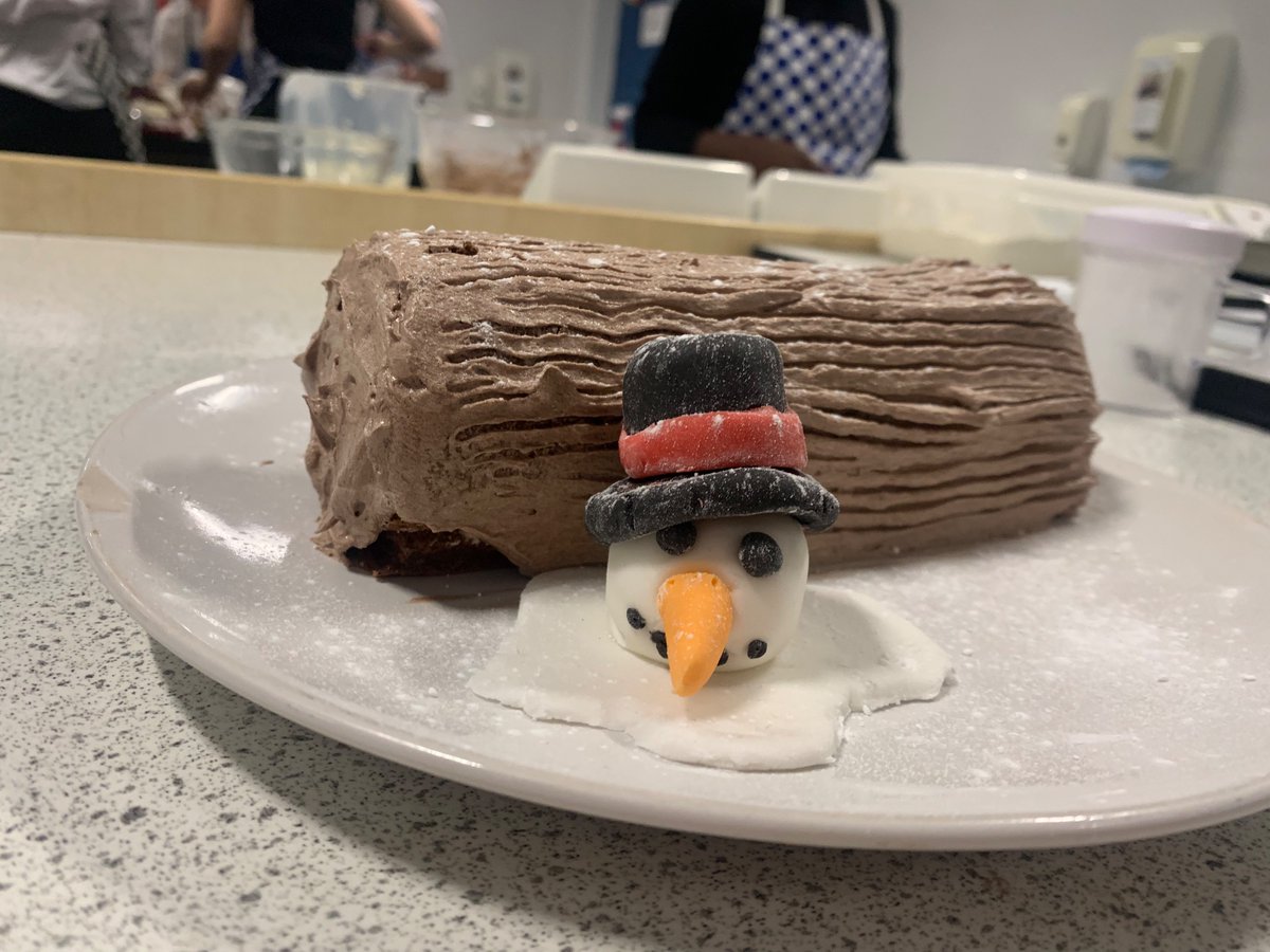StBensHFT's tweet photo. It is icing sugar season in HFT🎄🎅🏼 zero dietary goals being met, but lots of food science and decorating skills on display. Merry Christmas @stbenedictsren https://t.co/3hEPJeMz8q